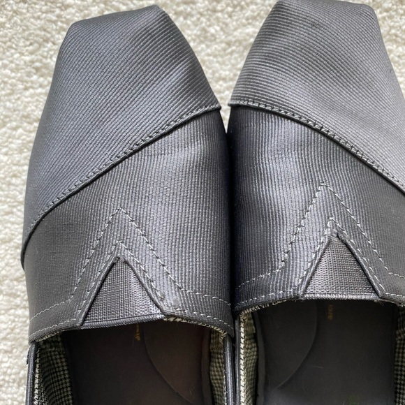 Bobs size 6.5 gray/silver shoes - Picture 7 of 7